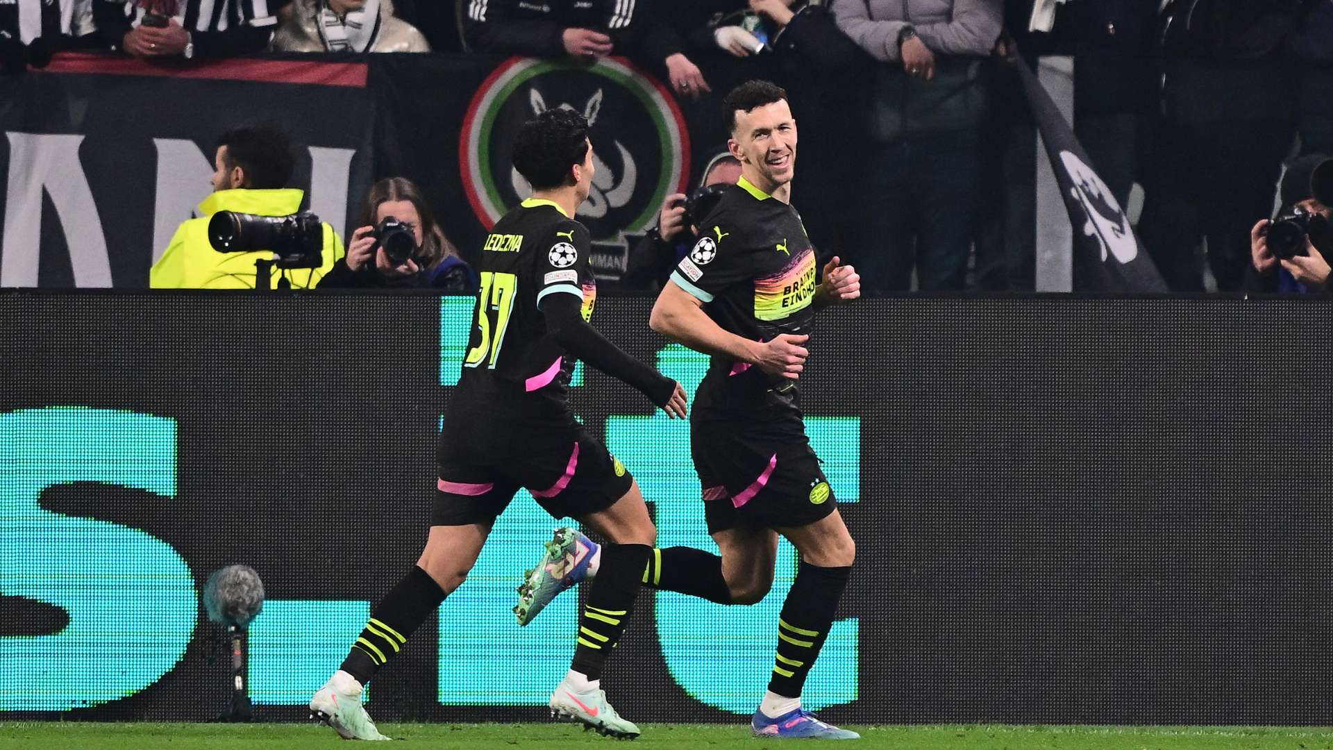 中展现出的 中展现出的